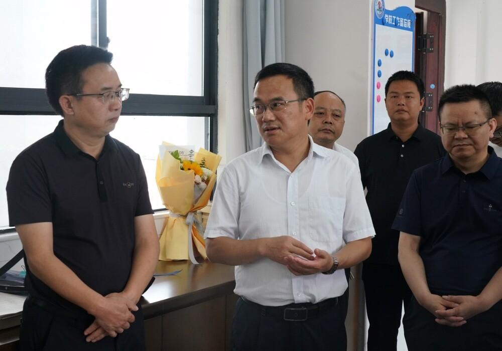 梁元和教师节赴芷江四中慰问教师并调研教育工作