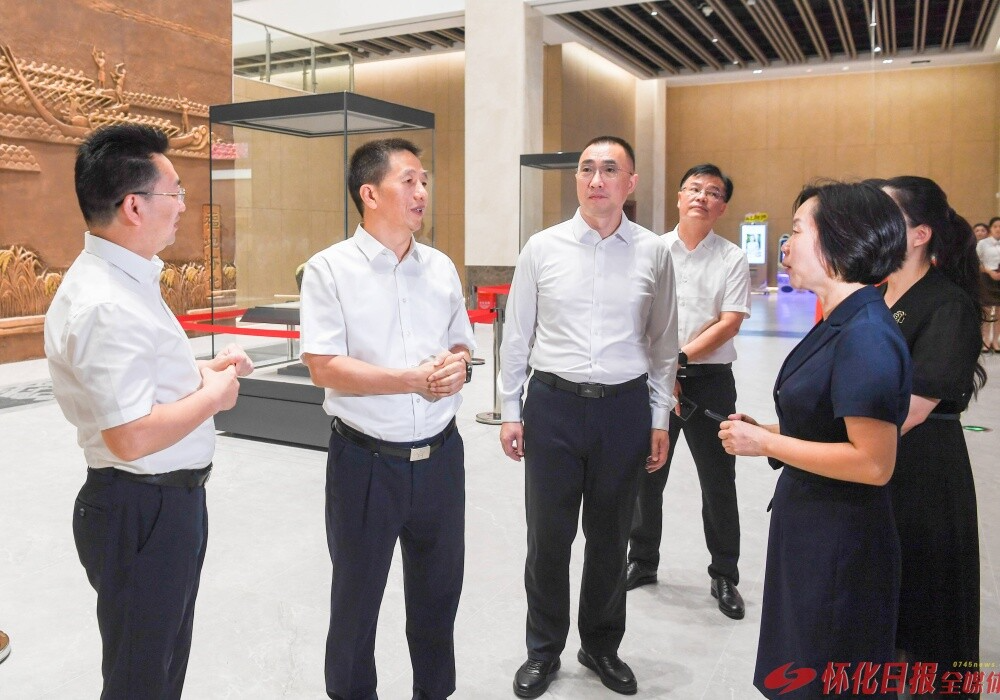 ​怀化市图书馆博物馆开馆 许忠建宣布开馆