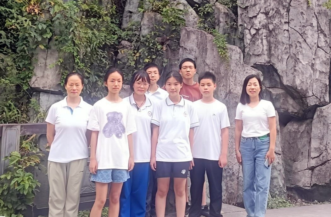 生物课堂进山野！芷江二中生物课外兴趣小组探秘三道坑观测蝴蝶
