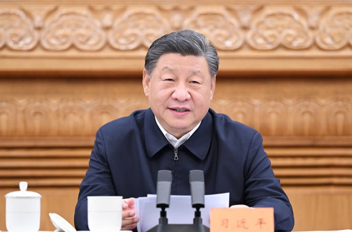 习近平在出席新疆维吾尔自治区成立70周年庆祝活动后返回北京