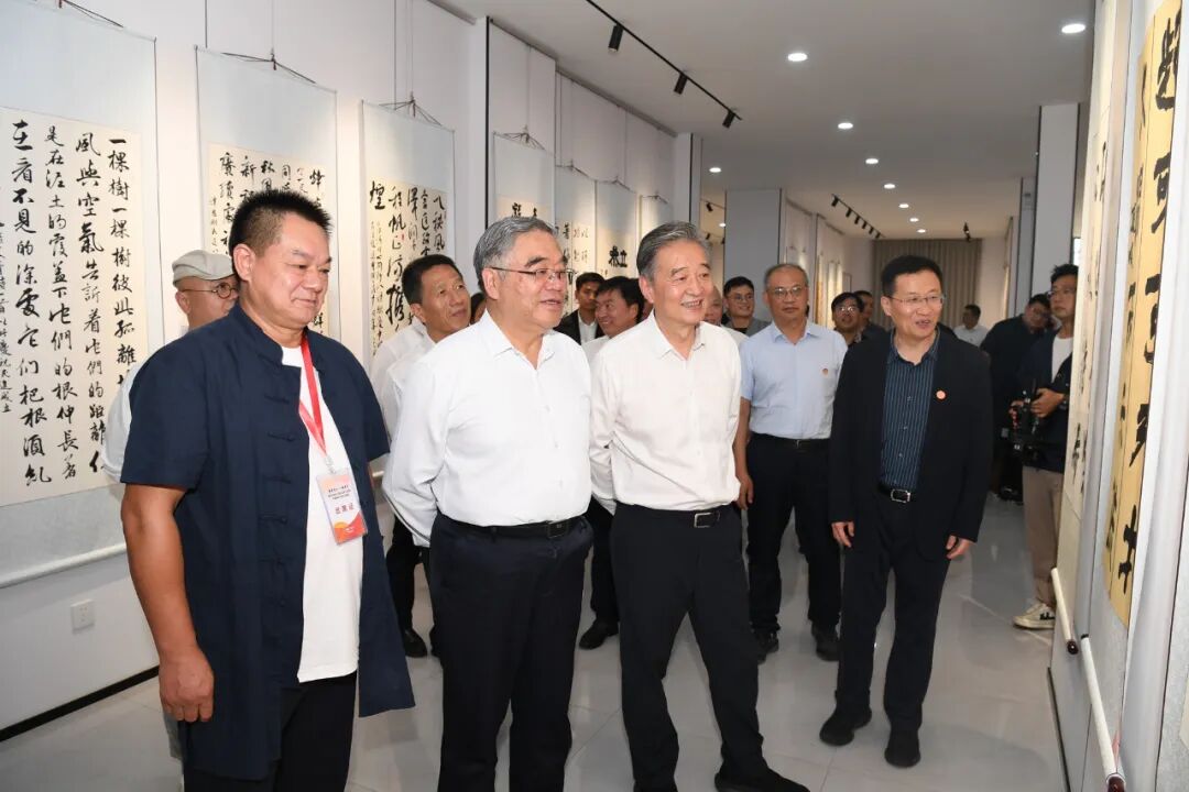 朱永新出席庆祝民进成立80周年九省书画作品邀请展开幕式并调研
