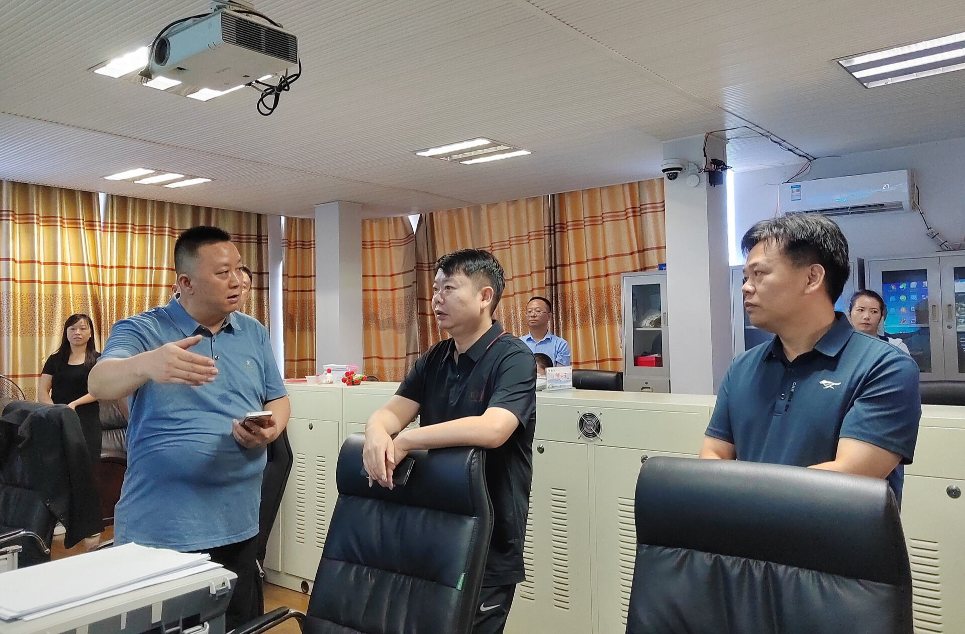 梁志平带队督导检查假期安全稳定及文旅消费工作，看望慰问一线干部职工