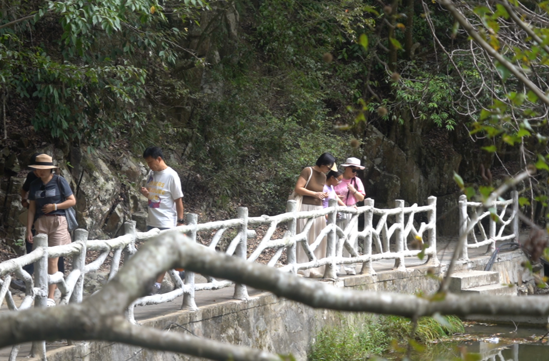 芷江三道坑景区国庆中秋双节迎客潮 文旅市场活力绽放