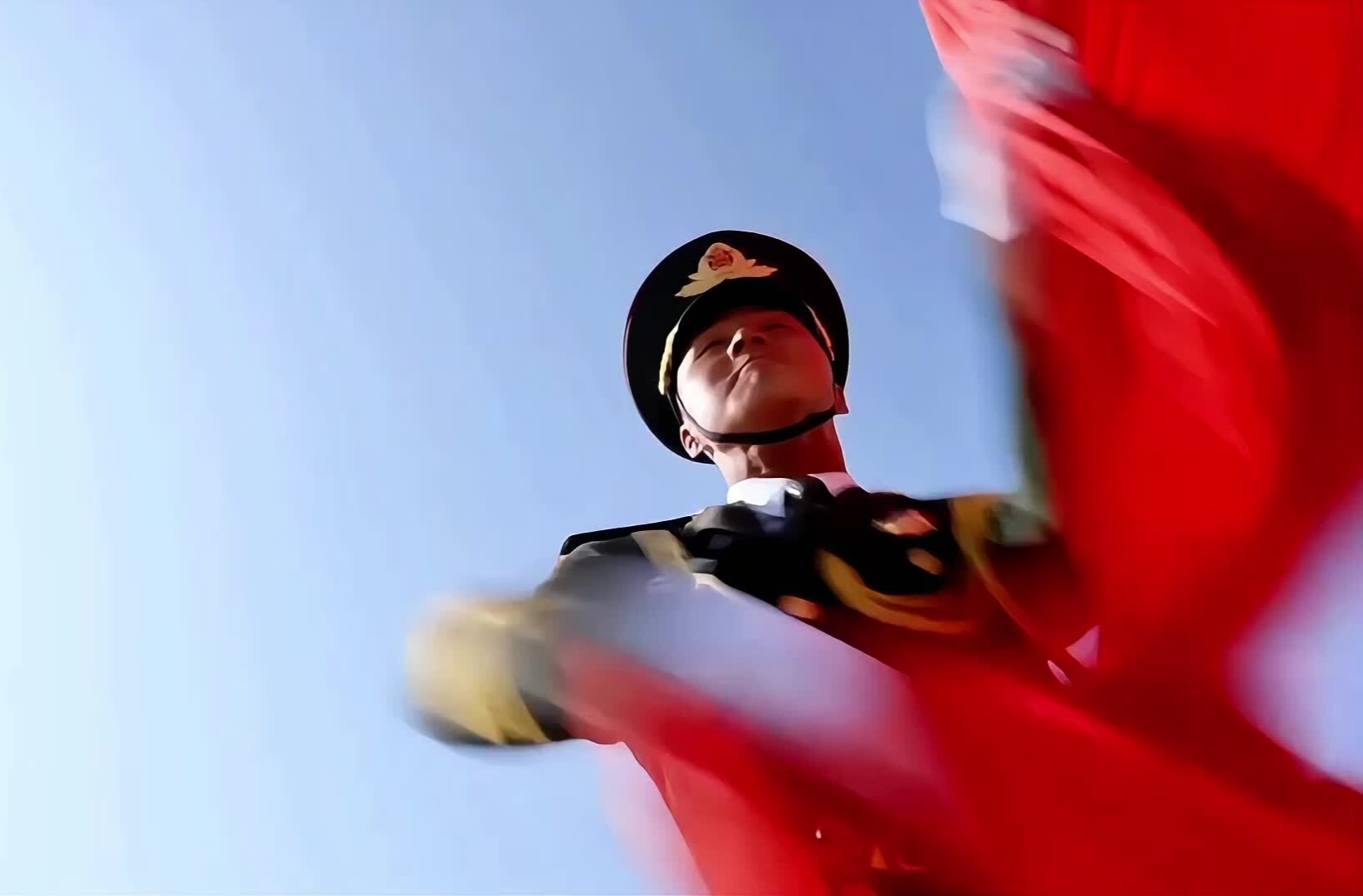 感人瞬间｜红旗映山河