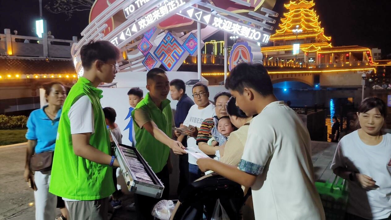 双节文旅热潮中 芷江飞虎风情街送来“禁毒平安礼”