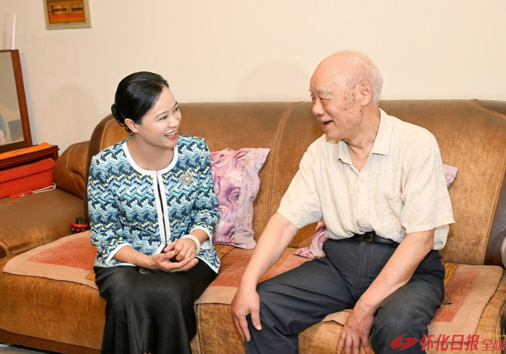 韦朝晖走访看望老领导老同志