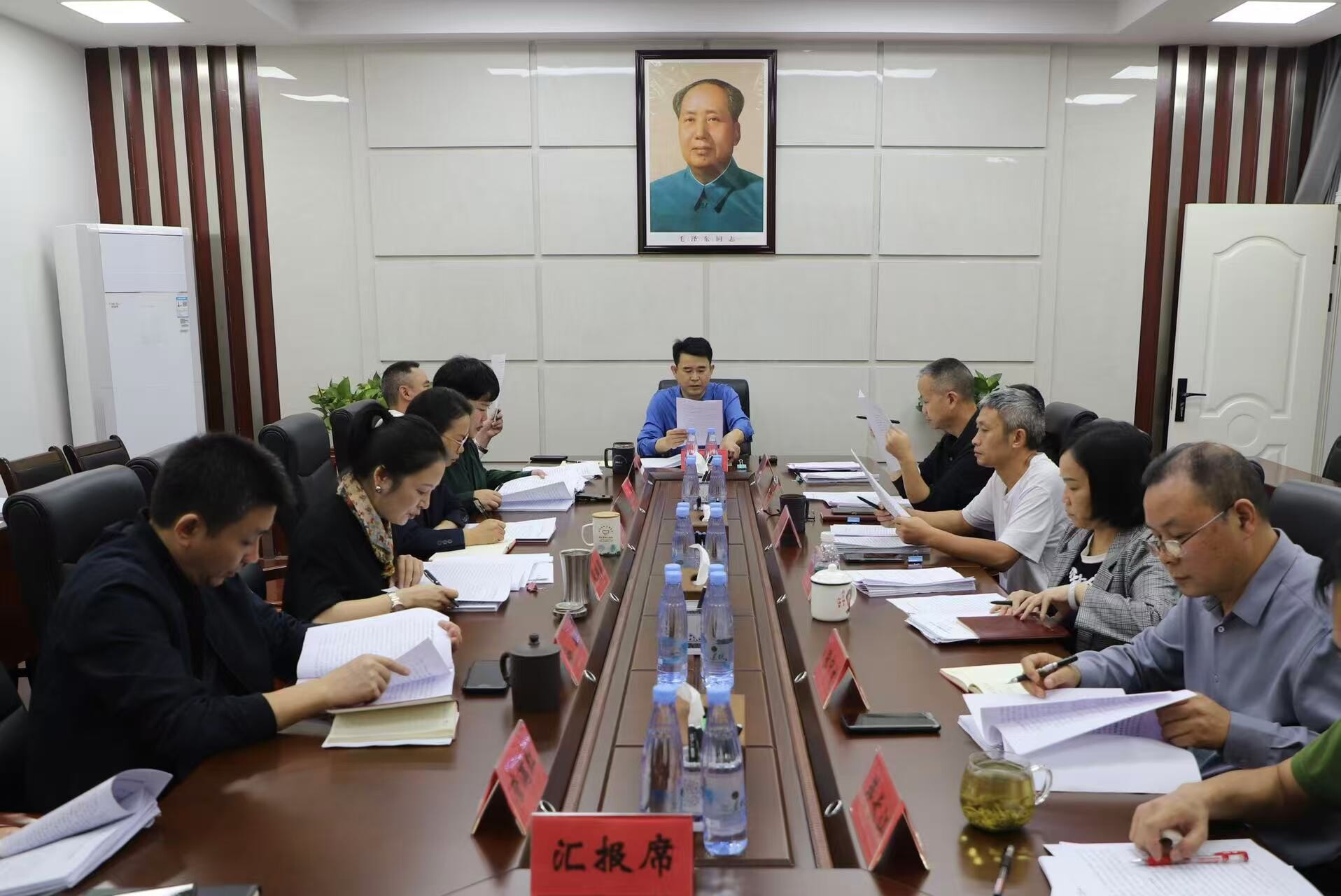 县九届人大常委会第五十四次主任会议举行
