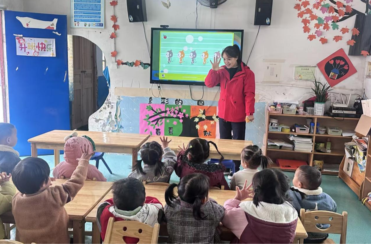 城乡携手传薪火 送教赋能共成长——芷江二幼赴碧涌幼儿园开展送教帮扶活动