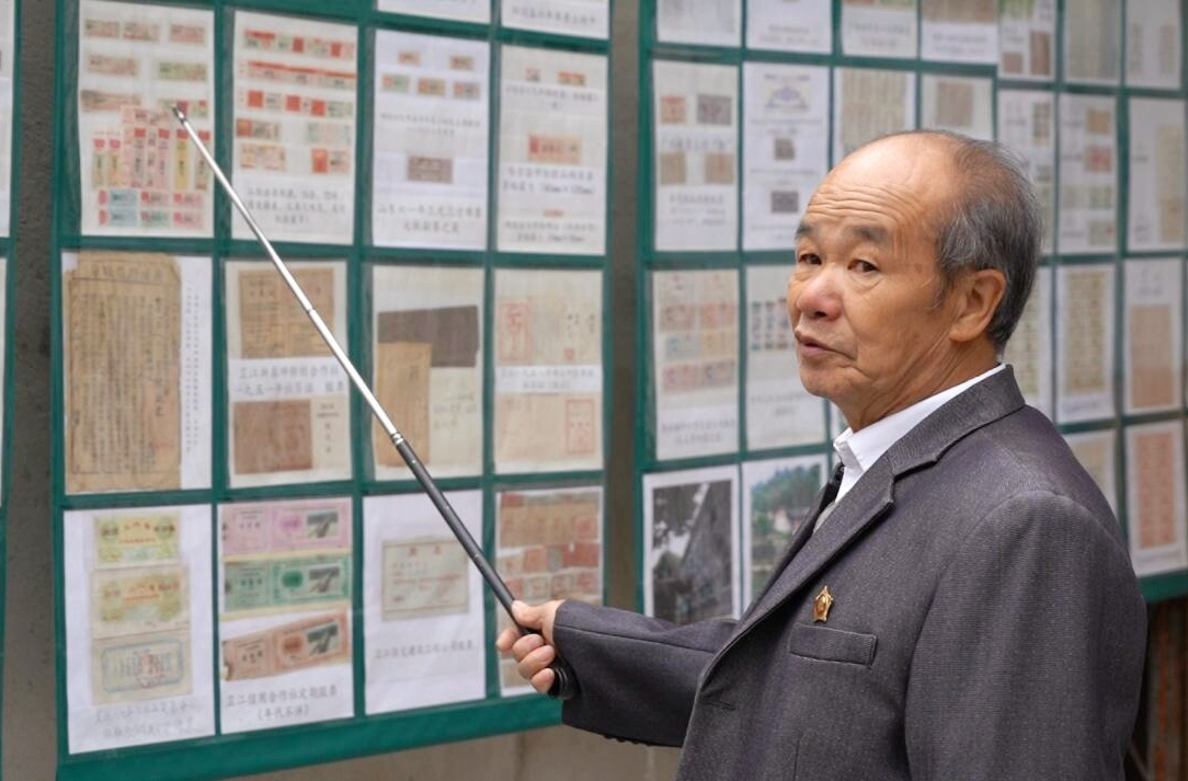 穿越方寸之间：谭书青与他的六万张时代印记​