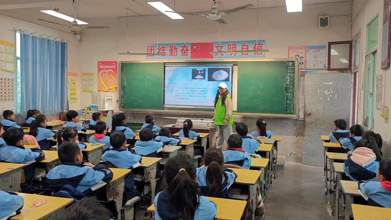 “圆梦工程”送教下乡活动走进新店坪镇