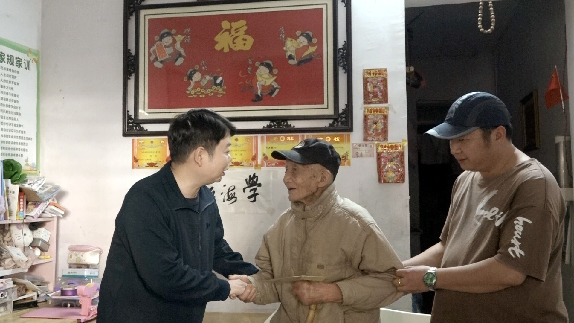 县四大班子领导开展重阳节走访慰问活动