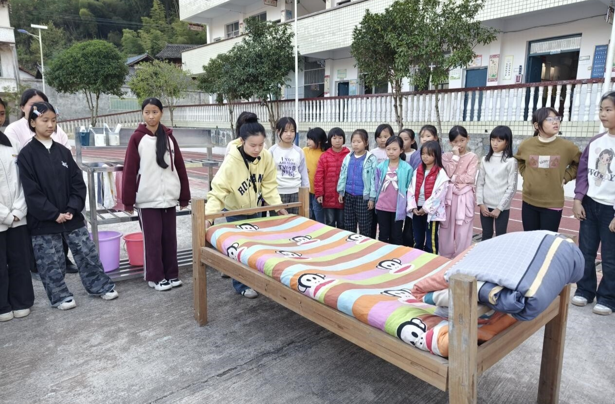 罗岩学校：规范内务培训 营造舒适环境