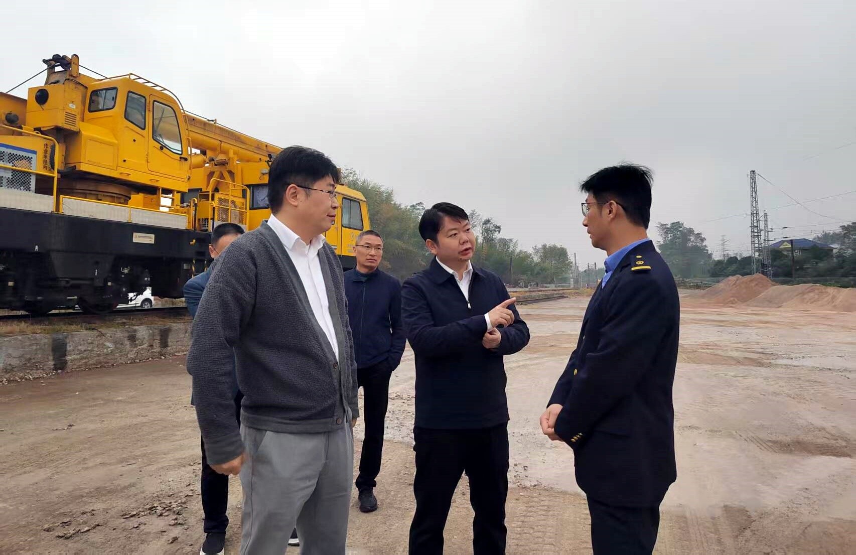 梁志平带队调研农特产品进出口集散中心项目工作并主持召开调度会议