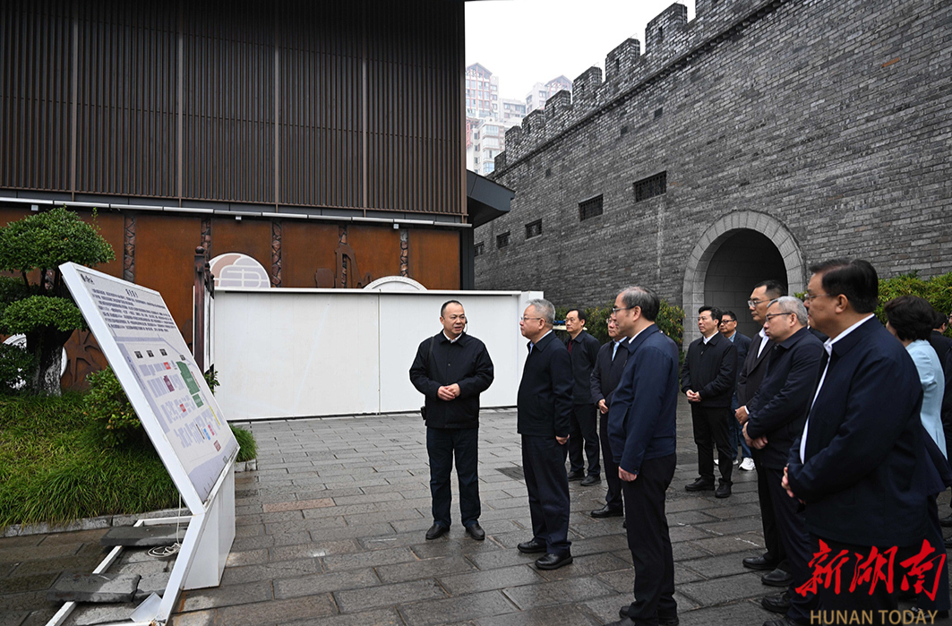 沈晓明调研张家界市经济社会发展情况