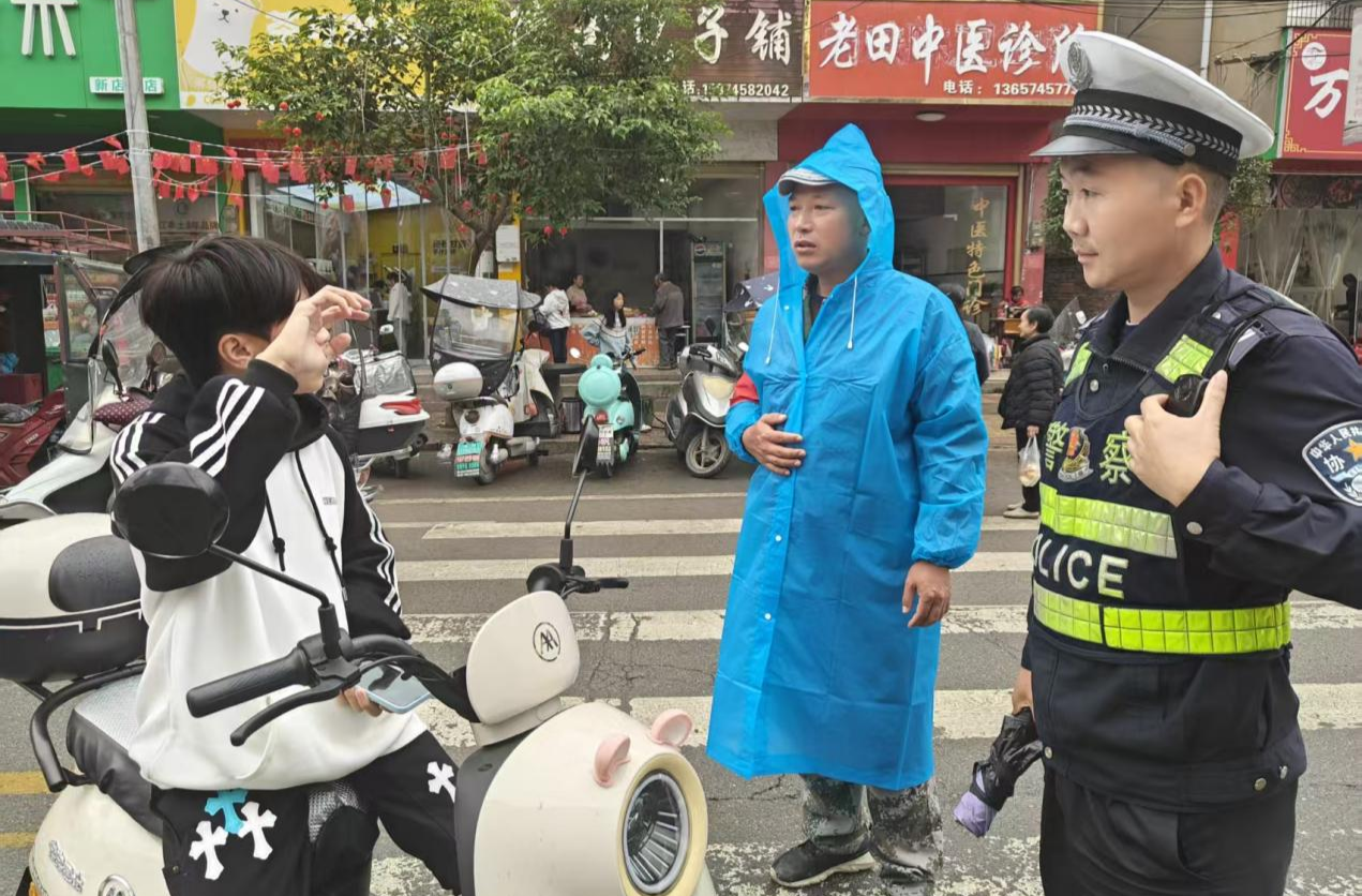 新店坪镇开展未成年人驾驶电动车专项整治行动