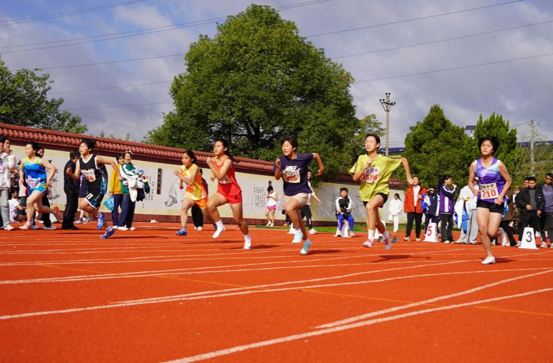 燃动赛场！2025年芷江中线学生田径运动会激情开赛