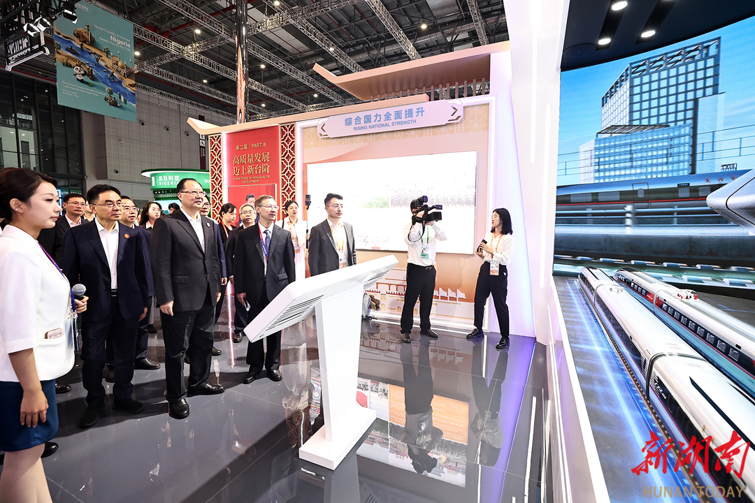 毛伟明率团参观第八届进博会展馆