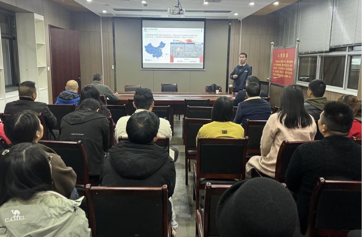 芷江融媒体中心举办“共建共享 全民健康”科普讲座