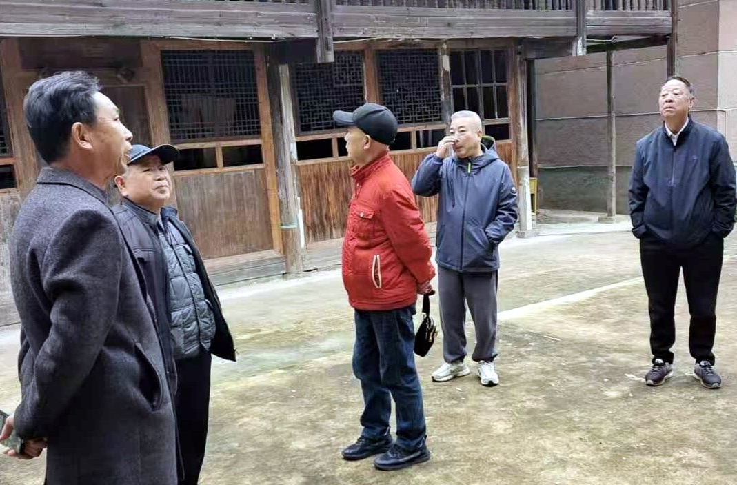 芷江文旅广体局退休支部赴芷江一中开展调研交流活动