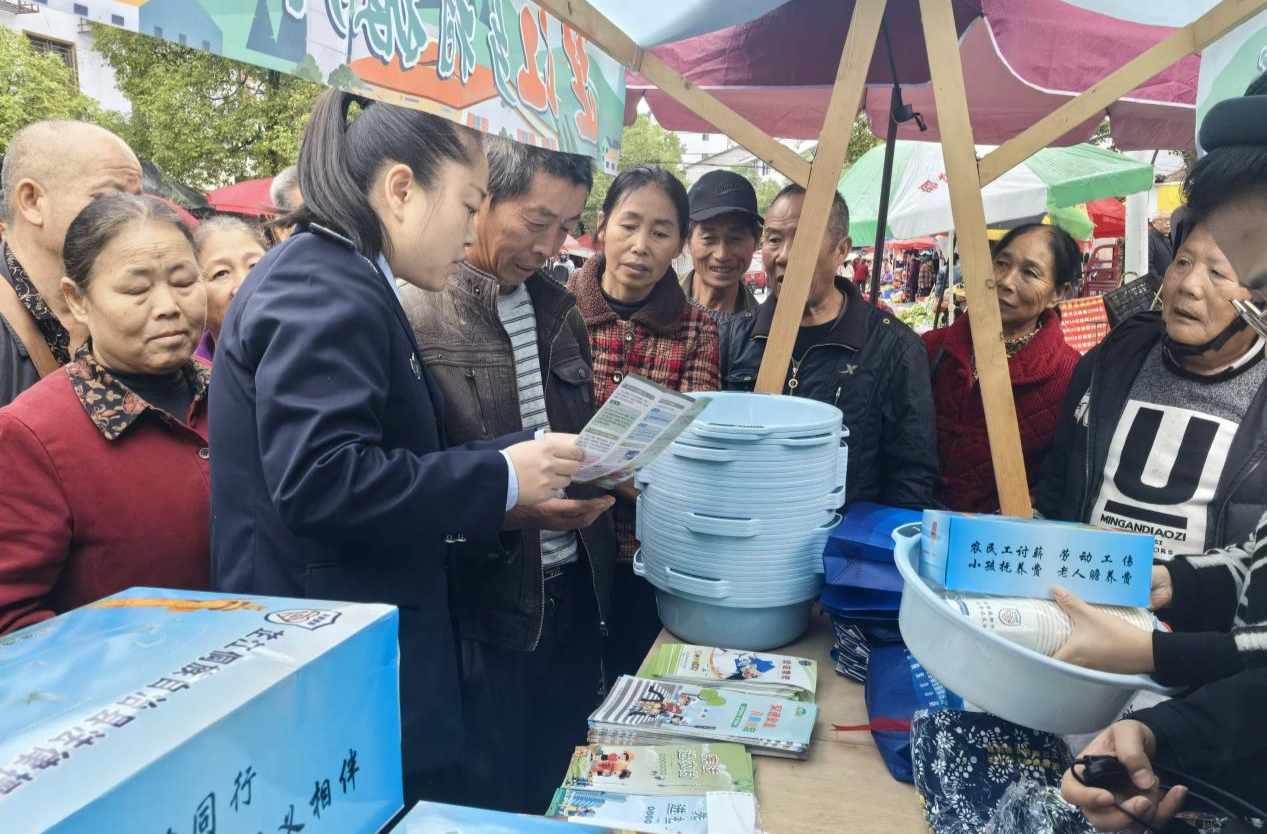 芷江司法局深入乡镇开展政务公开主题日活动