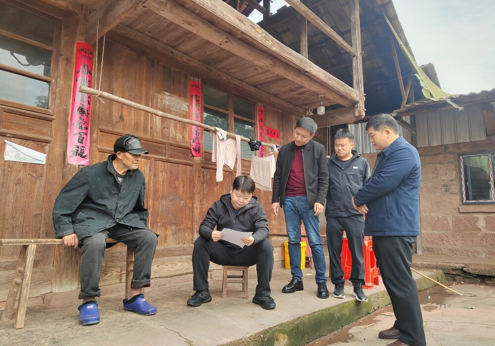 梁志平赴洞下场乡督导村“两委”换届、有效衔接等重点工作