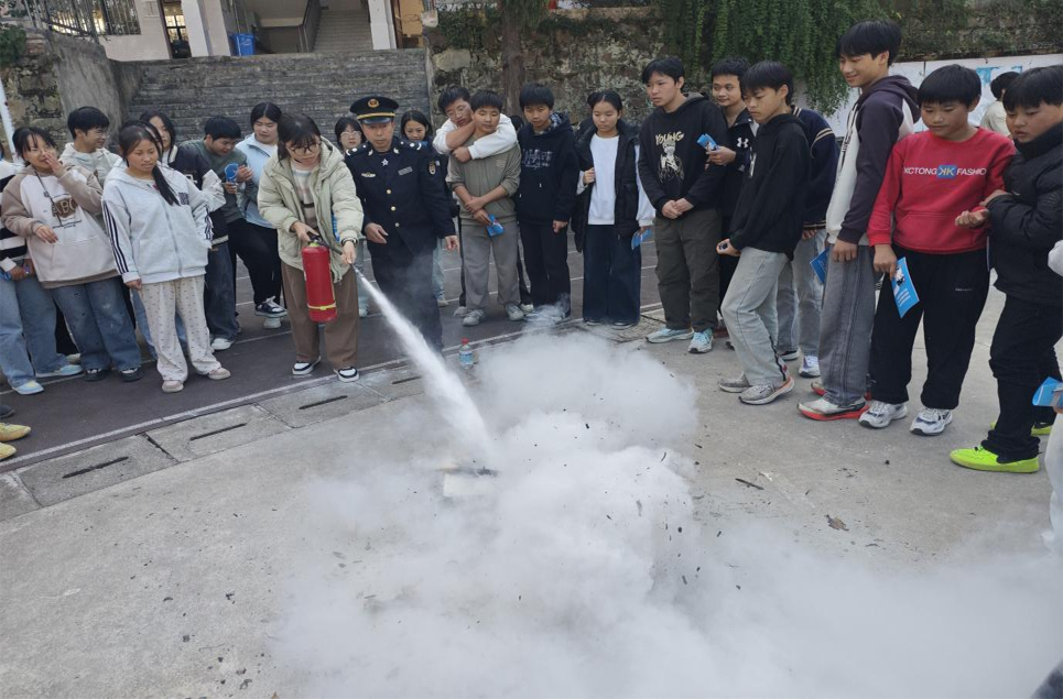 大树坳乡：“沉浸式”安全教育进校园 筑牢青少年生命防护网