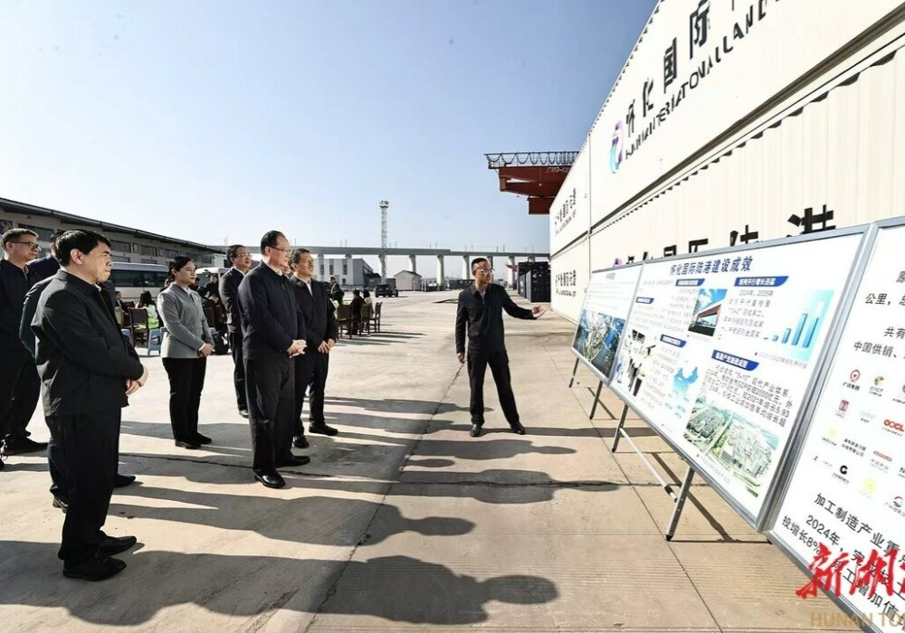 毛伟明在怀化宣讲党的二十届四中全会精神并调研接访