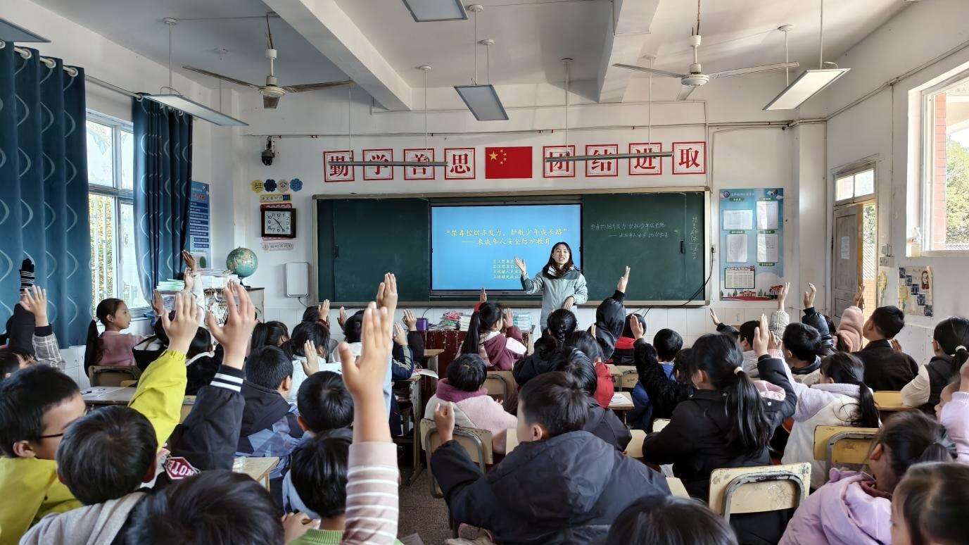 土桥镇：禁毒控烟进校园