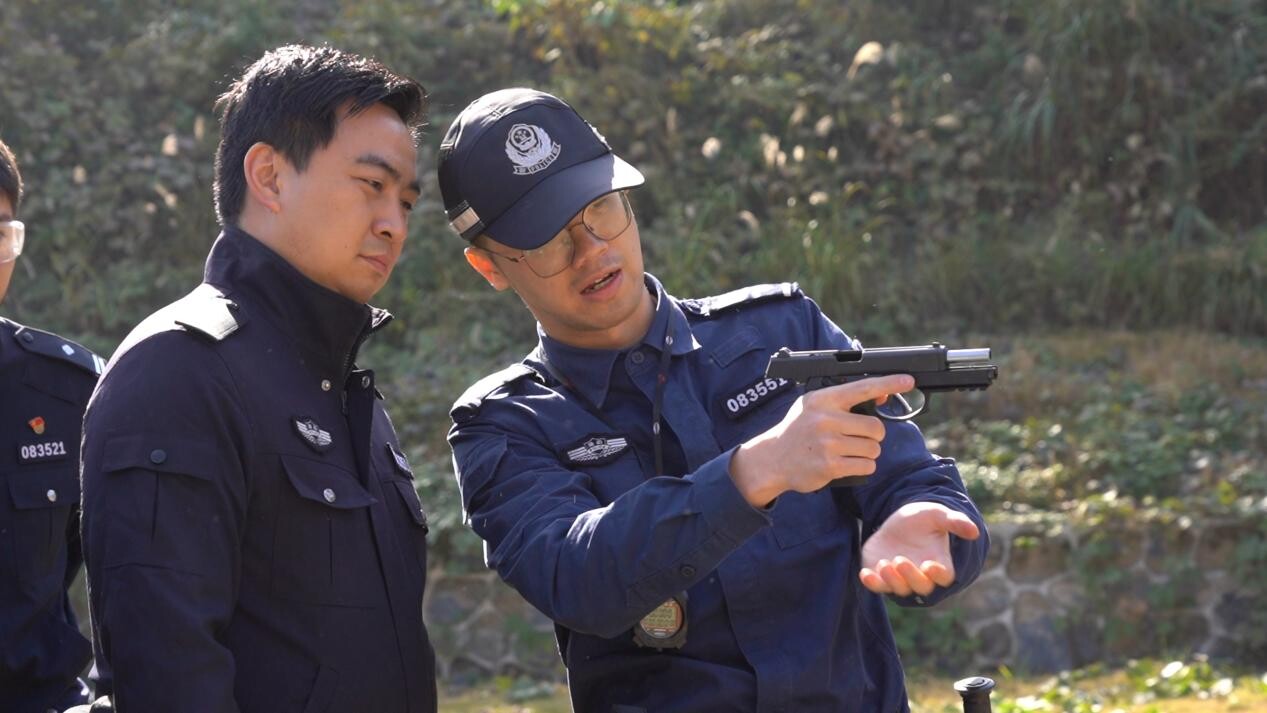 芷江公安开展实弹射击训练 砺精兵强警护平安
