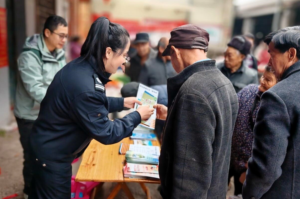 芷江司法局：“宪”在出发 “法”护万家