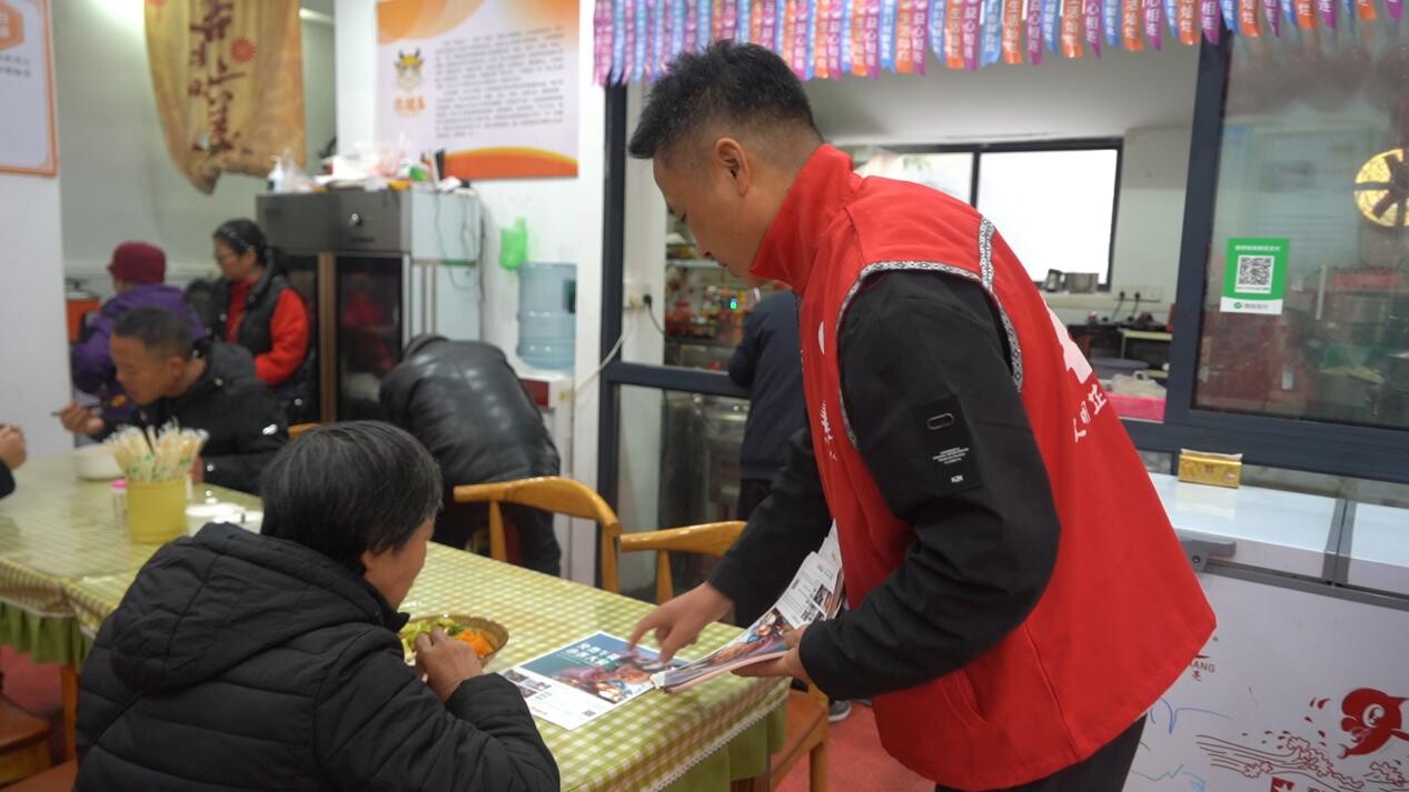 芷江多部门联合开展免费午餐公益宣传活动 传递爱心与温暖