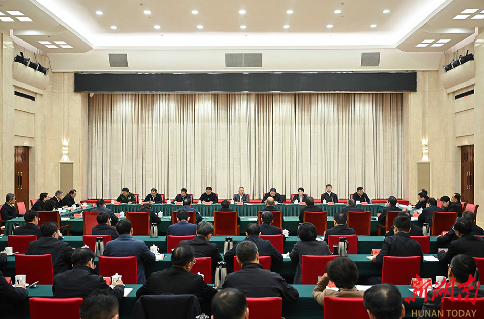 沈晓明主持十二届省委理论学习中心组第六十次集体学习