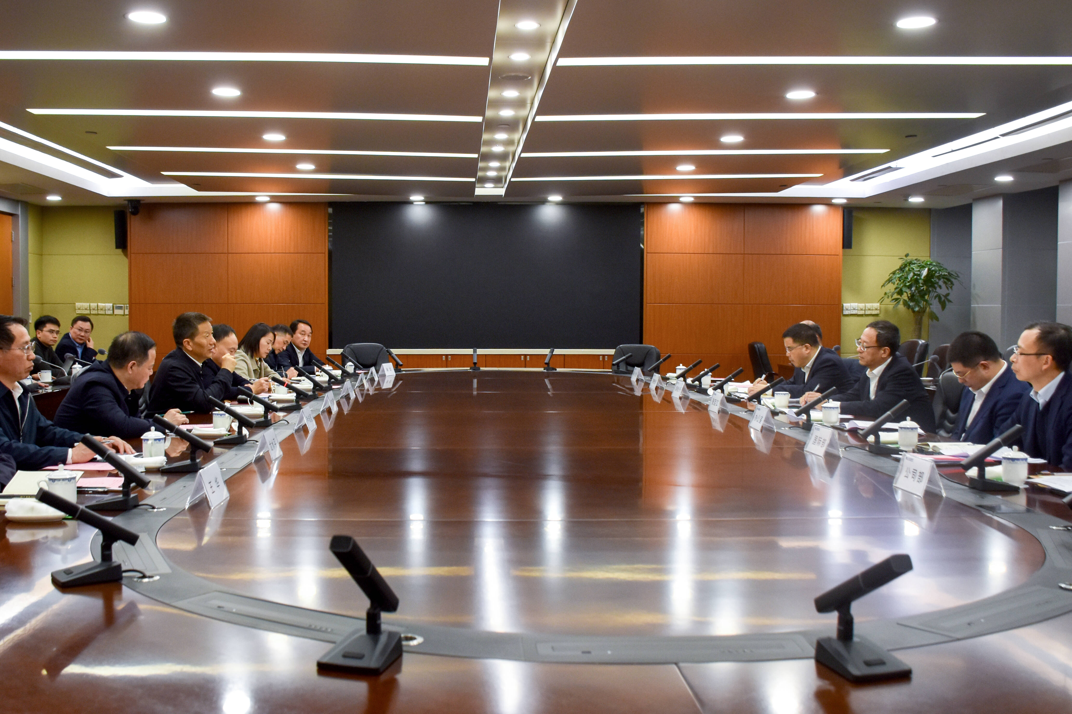 许忠建赴上海市拜访交通银行