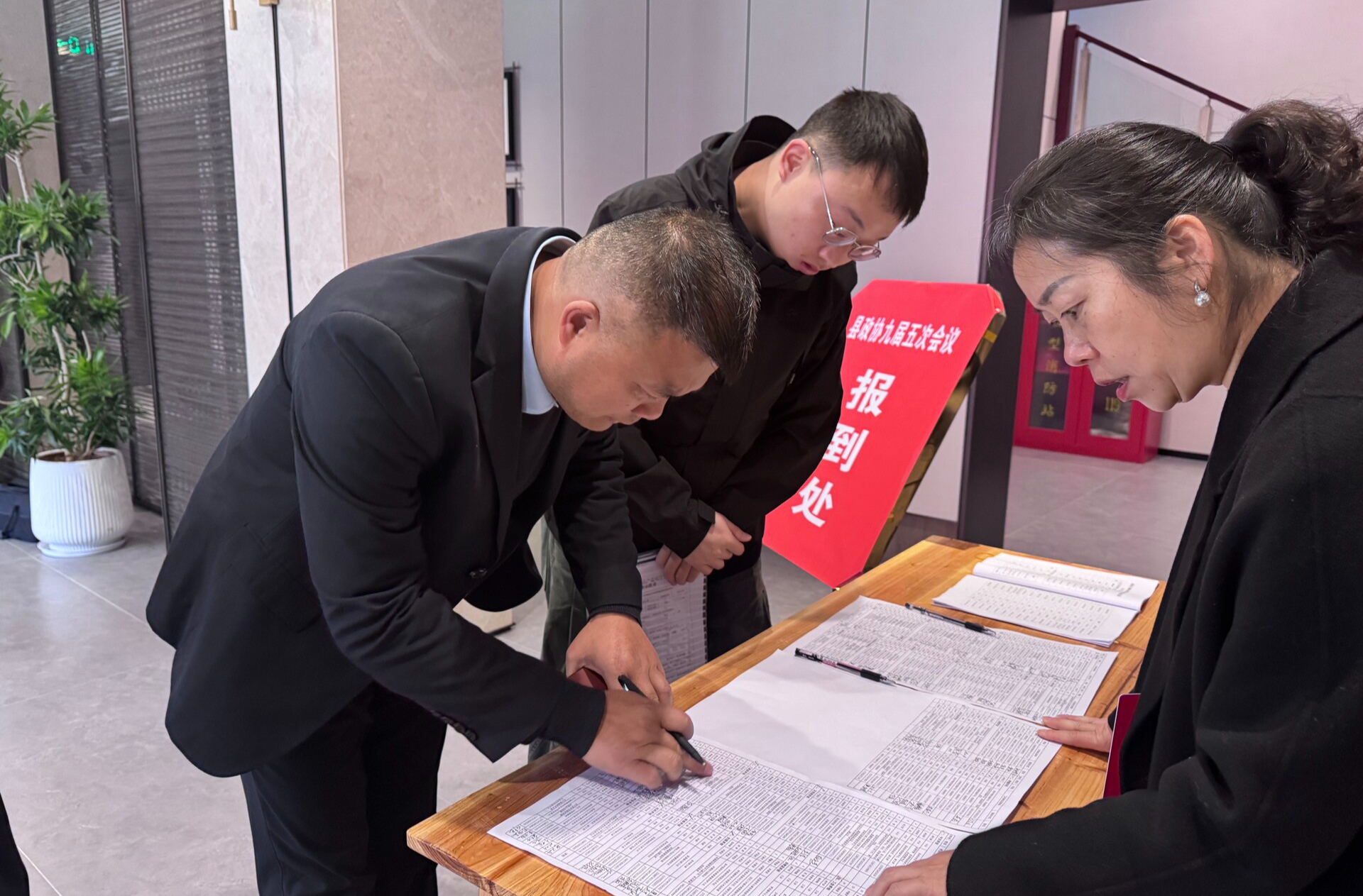 快讯丨今天上午，政协委员陆续报到