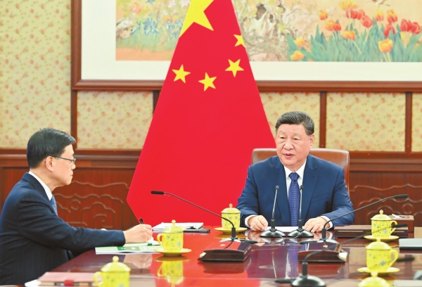 习近平分别听取李家超岑浩辉述职报告