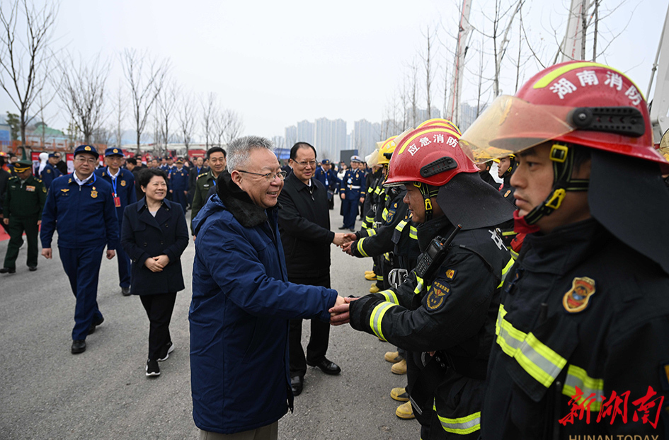 沈晓明毛伟明观摩全省高层建筑灭火救援综合演练