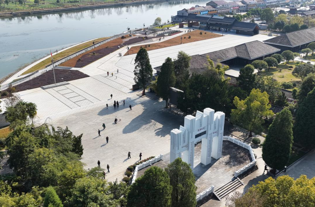 芷江：中国人民抗日战争胜利受降旧址迎周末游客潮 抗战旅游热度持续升温