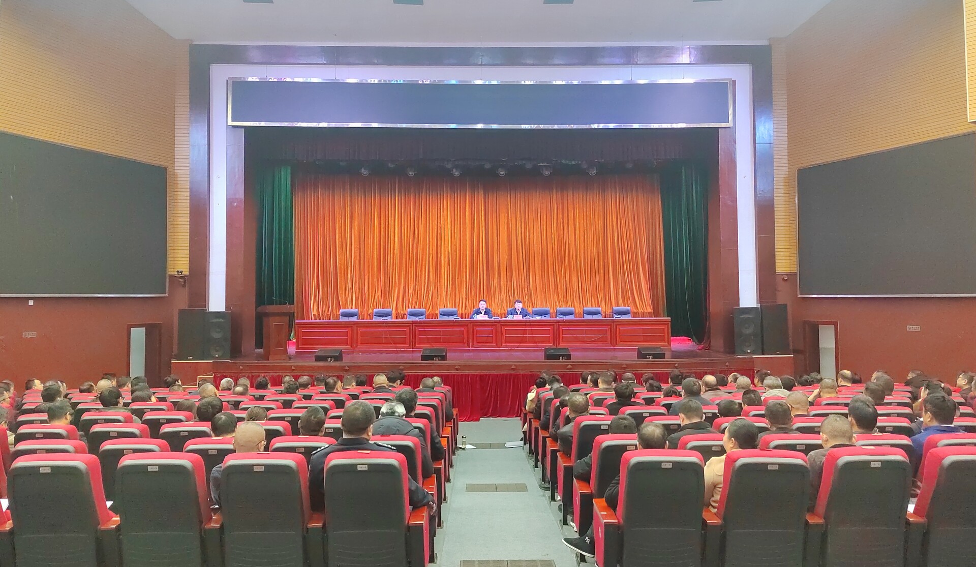 学习贯彻党的二十届四中全会精神市委宣讲团报告会举行