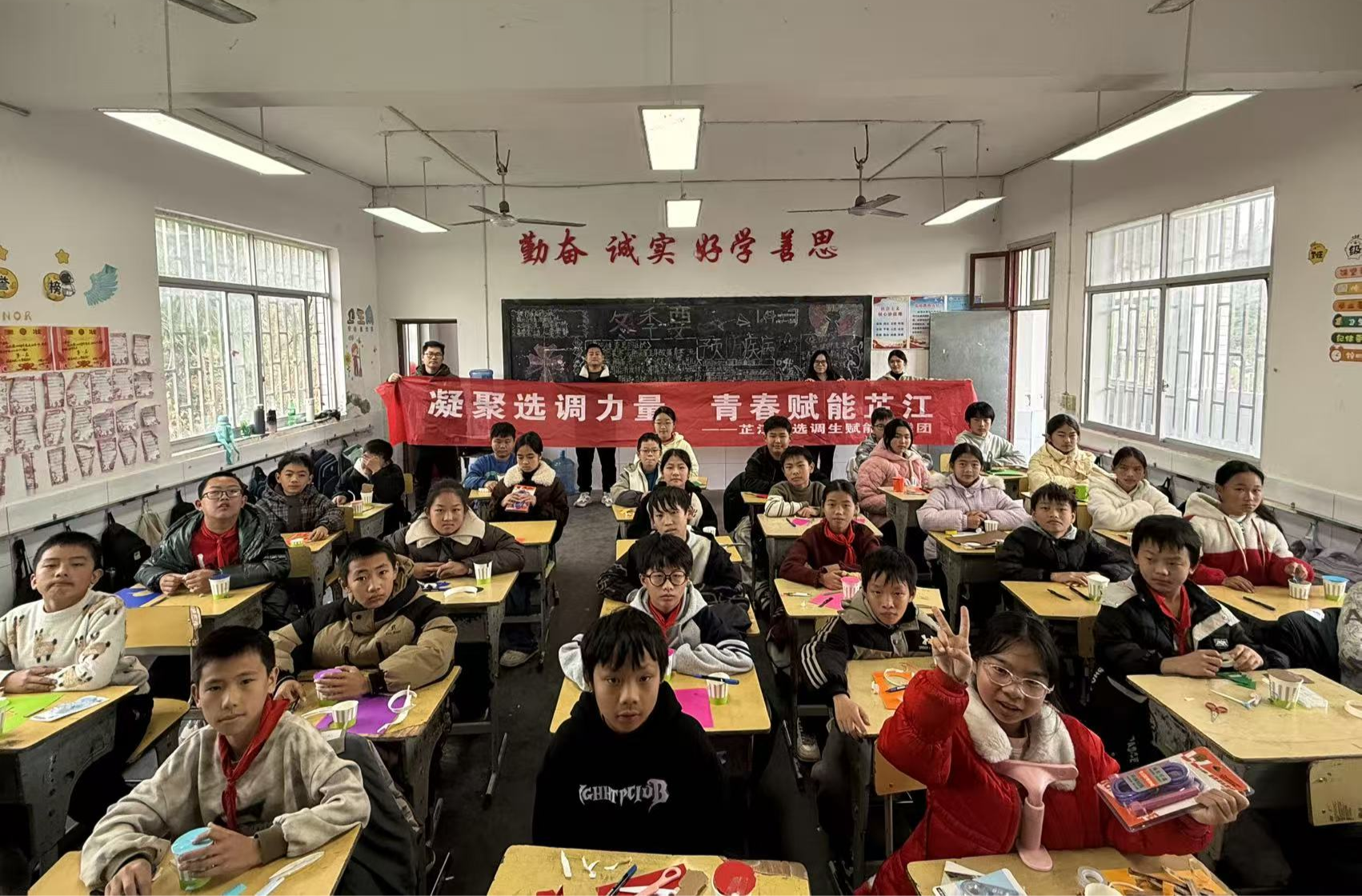 芷江选调生赋能实践团以实际行动守护绿水青山