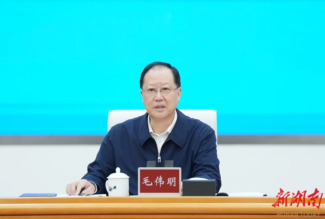 毛伟明就《政府工作报告》、“十五五”规划《纲要草案》征求代表委员意见