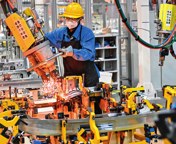 瞭望·第一学习｜坚持把发展经济的着力点放在实体经济上