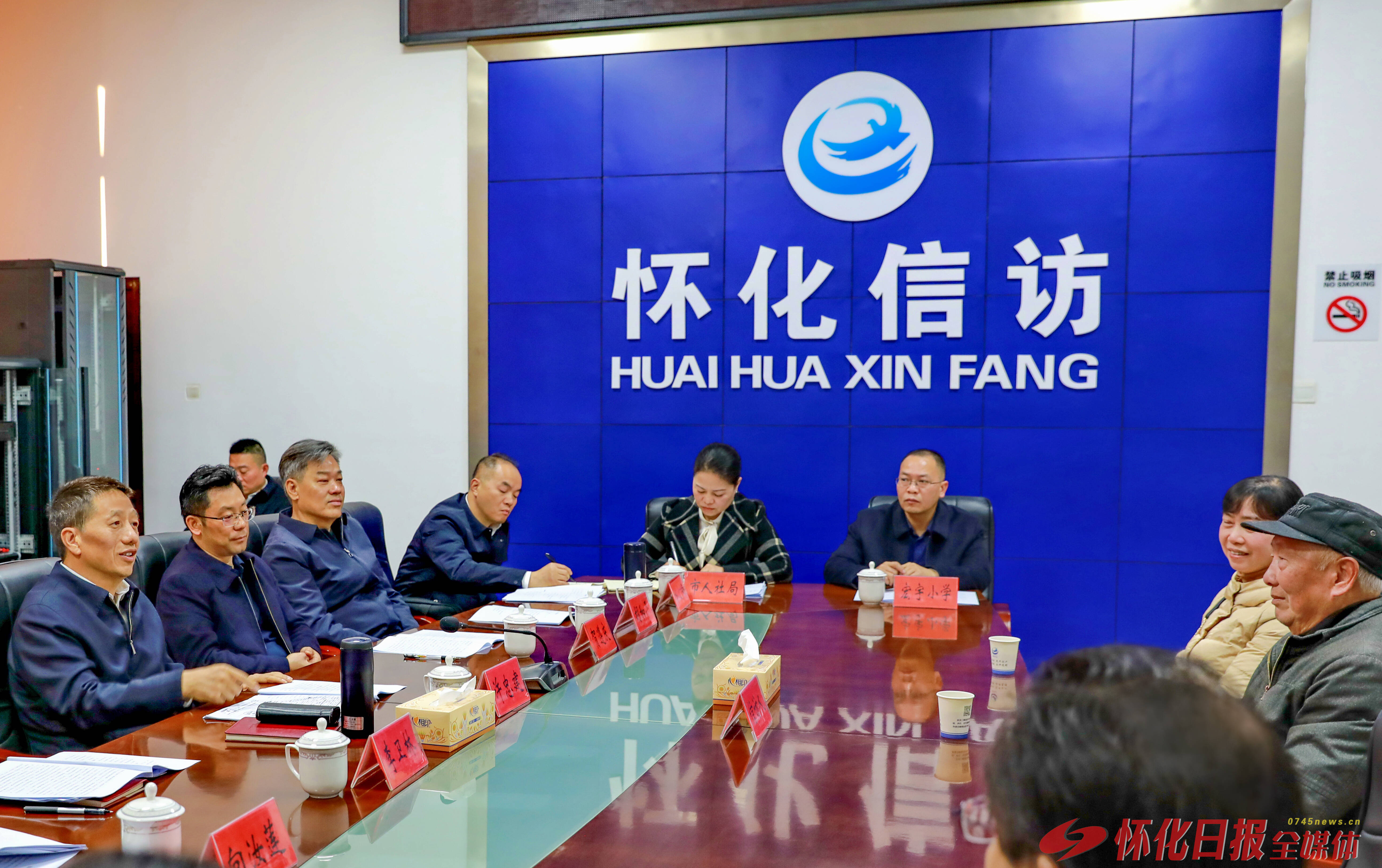 許忠建在市信訪局接訪并主持召開中央巡視組移交信訪件辦理和重復(fù)信訪治理工作調(diào)度會(huì)