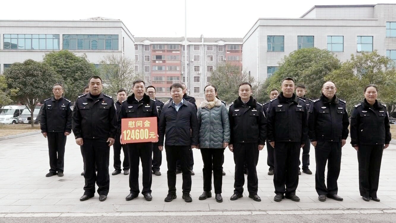 梁志平带队开展春节前走访慰问活动