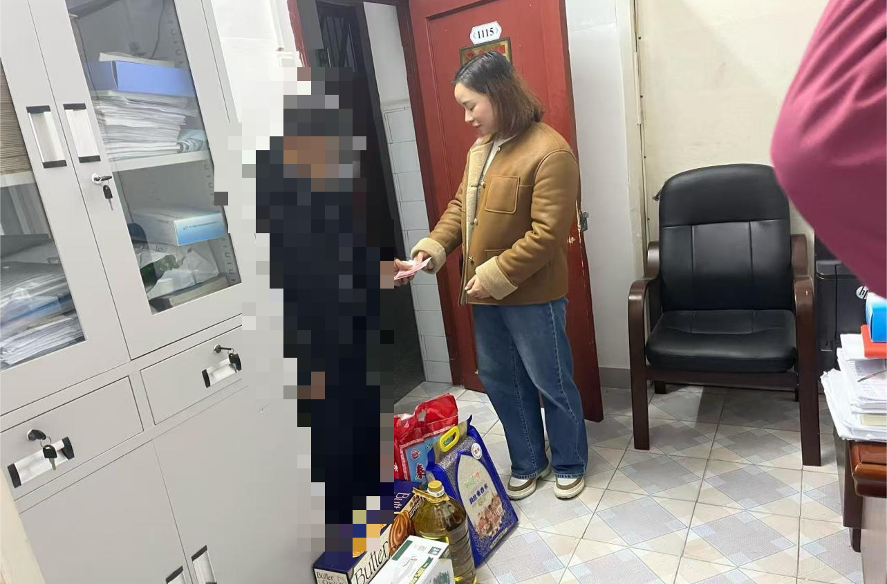 芷江疾控中心开展春节前艾滋病困难患者慰问活动