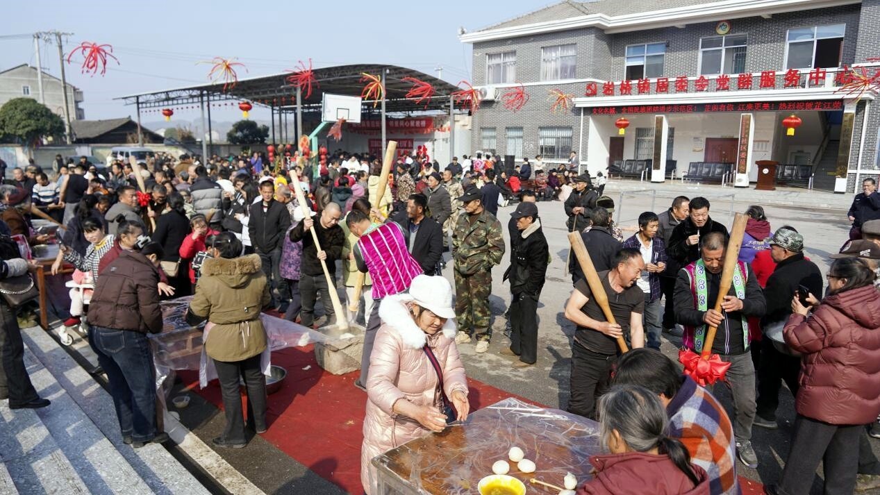 岩桥镇社区举办“党建引领聚民心 惠民服务迎新春”系列活动