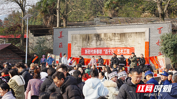新春走基层丨芷江青叶树村：侗乡年味浓 “村晚”迎新春