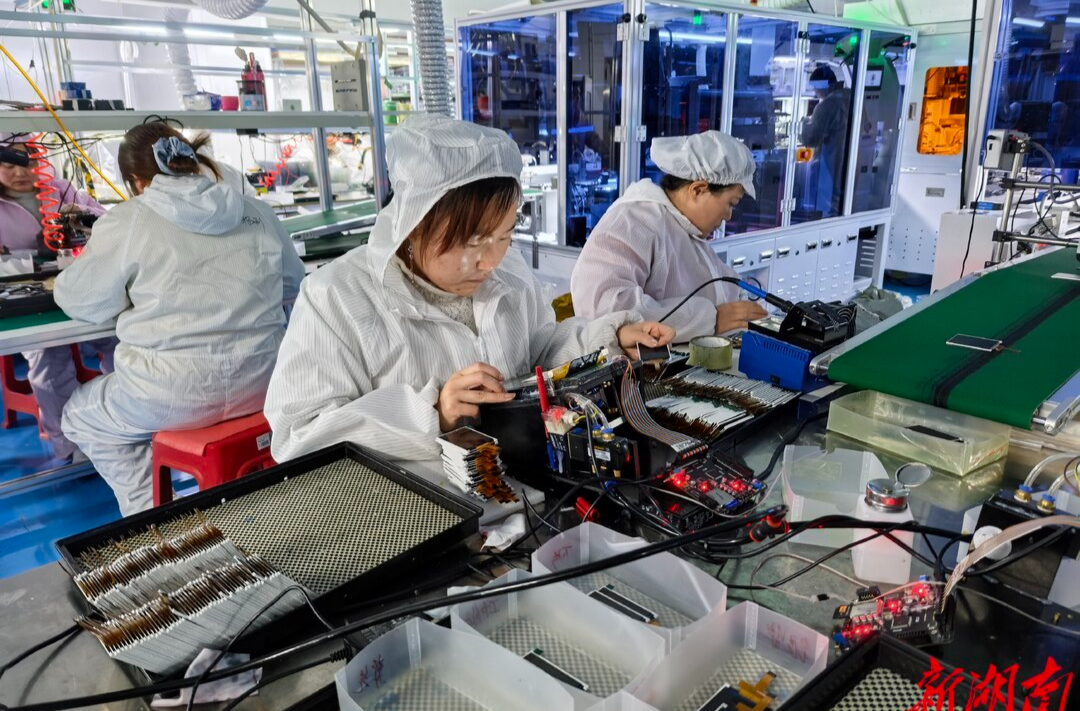新年开新局│芷江电子信息产业：老企业忙扩产 新项目忙投产