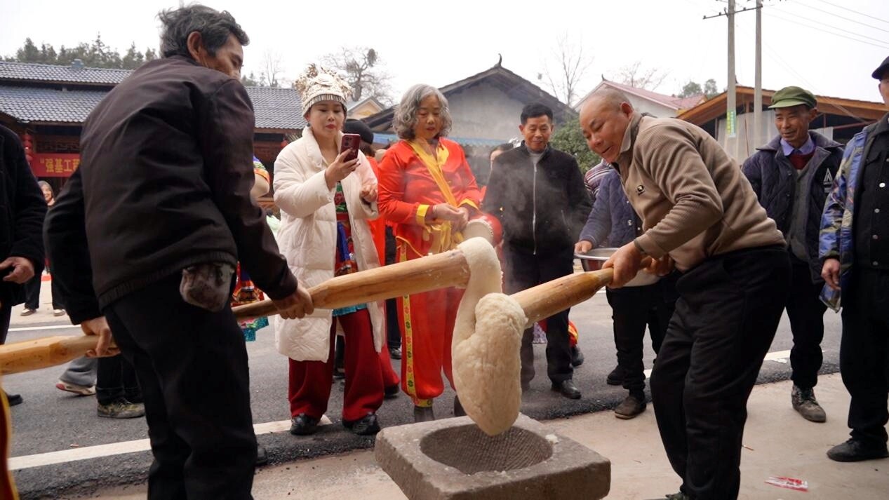 品民俗 迎新年丨冬日暖意浓 民俗润民心——芷江公坪社区多彩活动迎新春