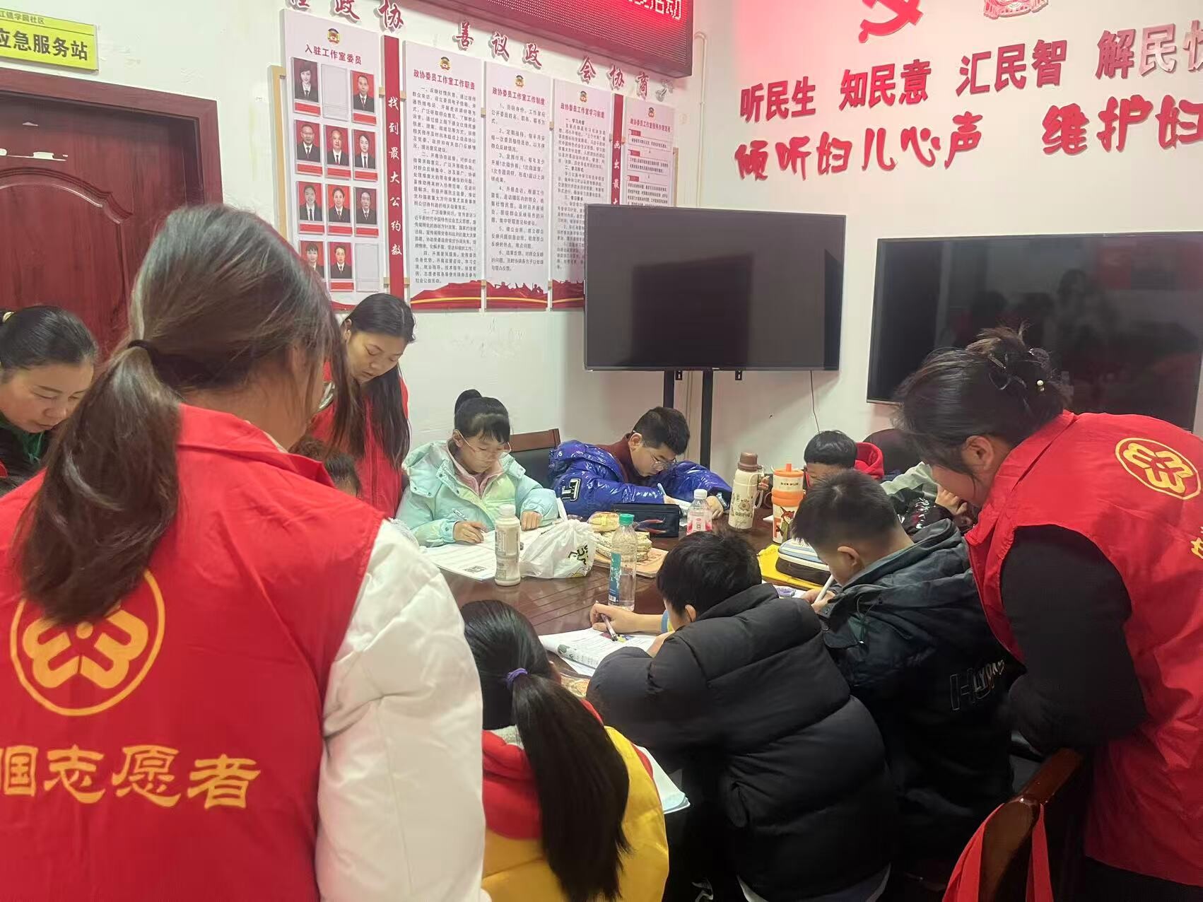 把爱带回家 同心护成长 芷江“暖心姐姐返乡计划”温情启幕