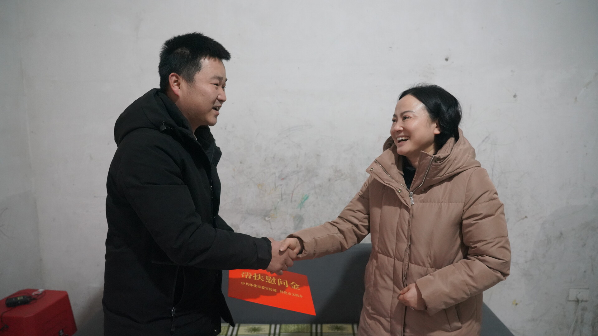 新春走基层 送温暖丨李世萍春节前走访慰问道德模范张良超